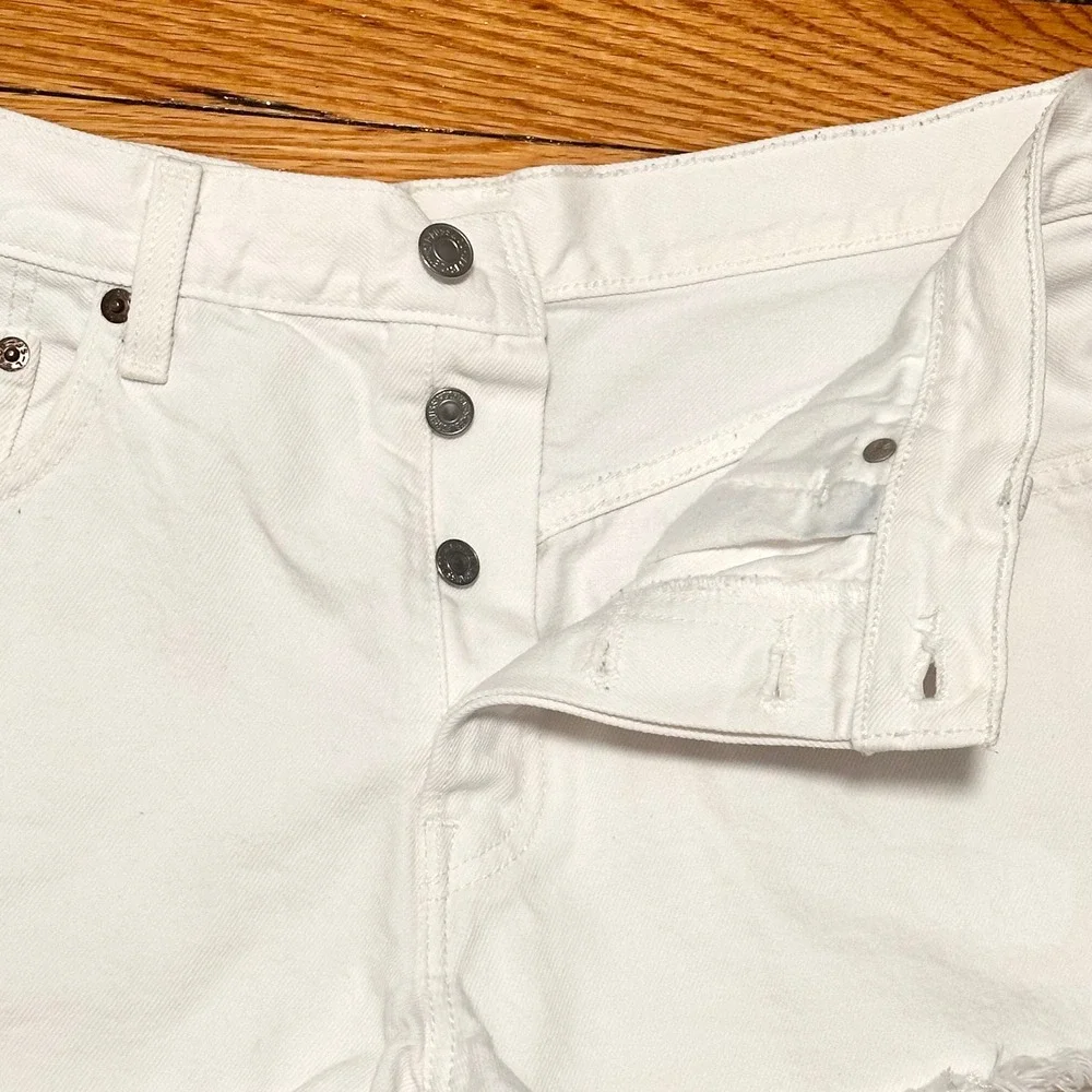 Levi's 501 White Mid Rise Frayed Hem Denim Jean Shorts Button Fly Size W30 - Picture 5 of 9